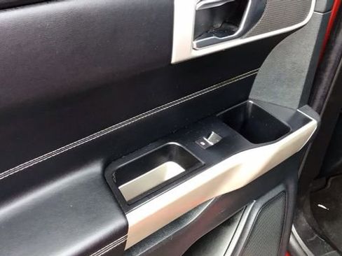 Used 2022 Ford Explorer XLT w/ Equipment Group 202A image 13