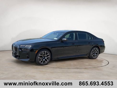Used 2025 BMW 740i xDrive AWD/4WD image 7