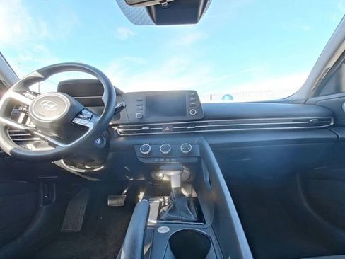 Used 2024 Hyundai Elantra SE image 23
