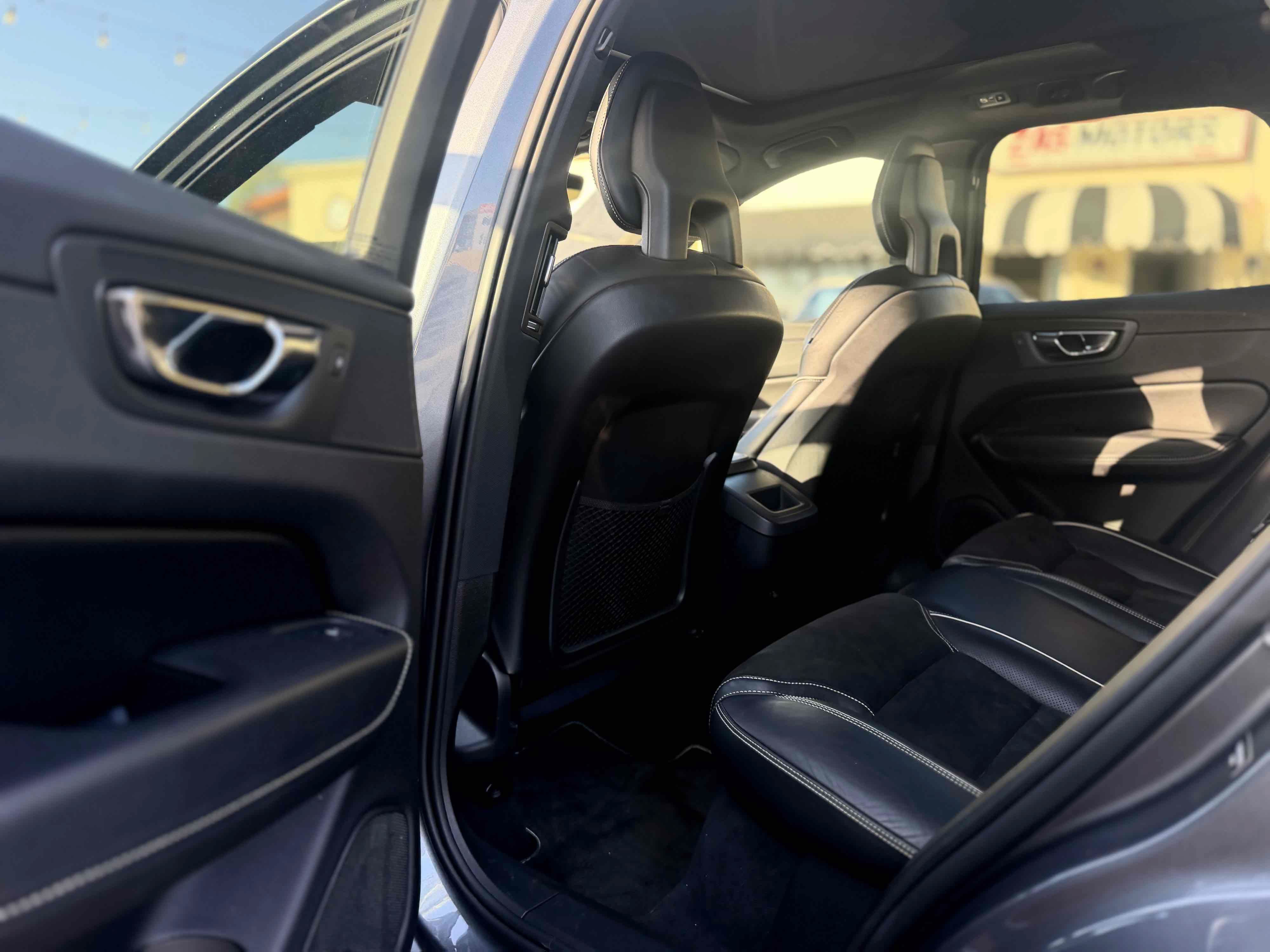 Used 2018 Volvo XC60 T6 R-Design AWD/4WD image 22