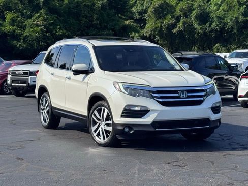 Used 2016 Honda Pilot Touring image 1