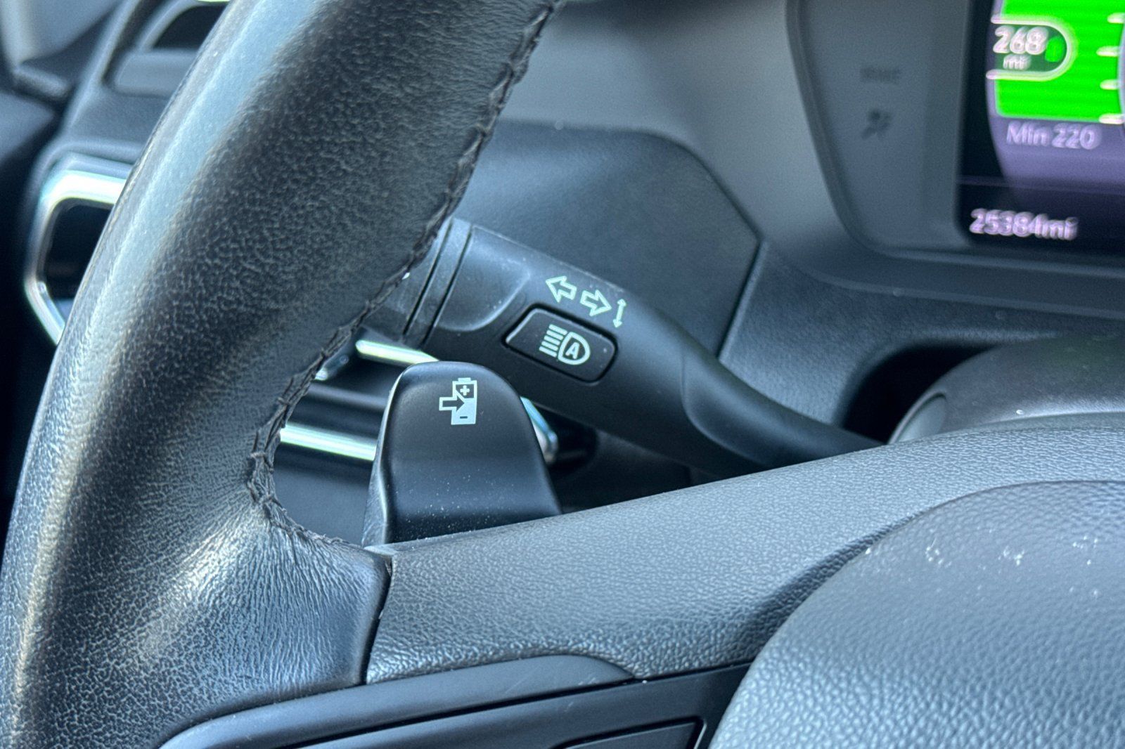 Used 2023 Chevrolet Bolt LT w/ Infotainment Package FWD image 36