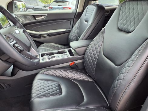 Used 2023 Ford Edge Titanium AWD/4WD image 3