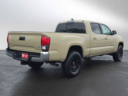 Certified 2018 Toyota Tacoma SR5 AWD/4WD image 3