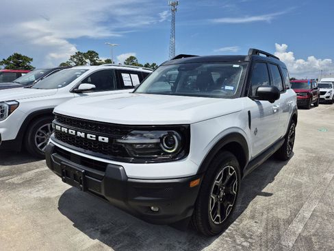 Used 2025 Ford Bronco Sport Outer Banks w/ Outer Banks Tech Package+ AWD/4WD image 2