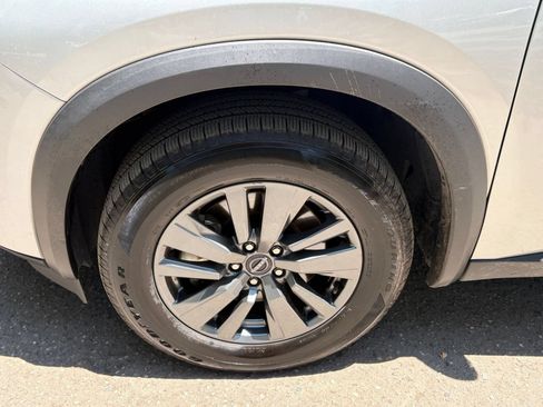 Used 2025 Nissan Pathfinder SV FWD image 33
