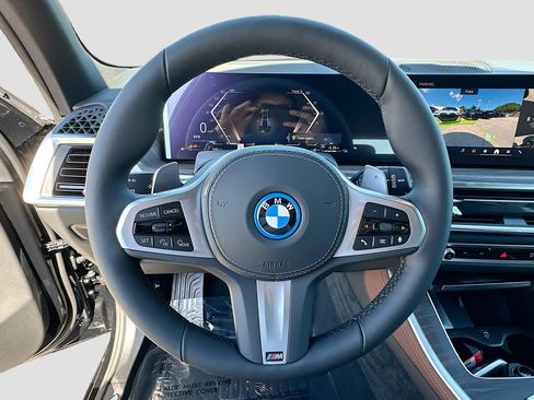 Used 2026 BMW X5 xDrive50e w/ M Sport Package image 8