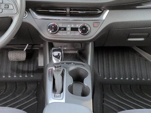 Used 2025 Buick Envista Preferred w/ Convenience II Package FWD image 18