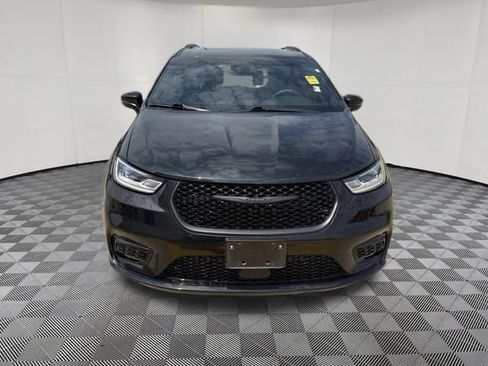 Used 2023 Chrysler Pacifica Touring-L w/ S Appearance Package AWD/4WD image 12