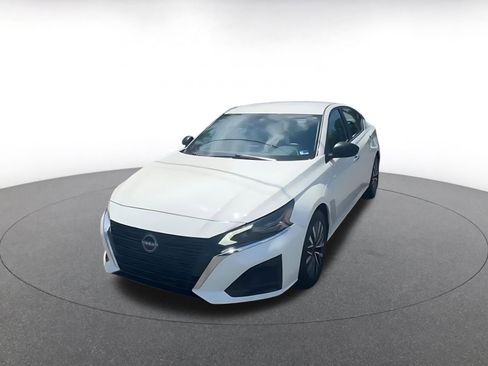 Used 2025 Nissan Altima 2.5 SV FWD image 7