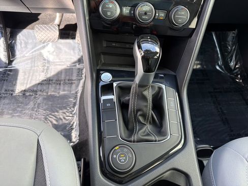 Certified 2024 Volkswagen Taos SE w/ Panoramic Sunroof Package image 26