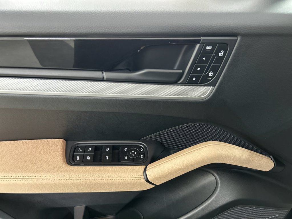 Certified 2024 Porsche Cayenne AWD/4WD image 11