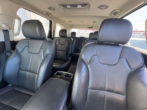 Certified 2024 Kia Telluride EX w/ EX Captain's Chair Package FWD image 16