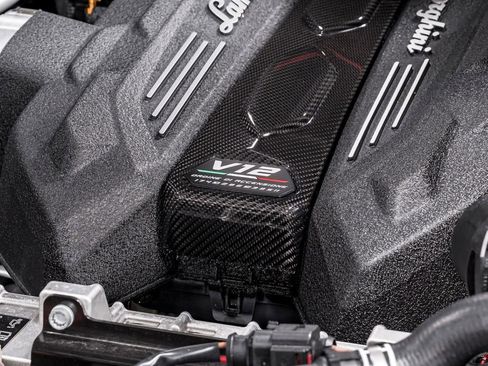 Used 2025 Lamborghini Revuelto image 55