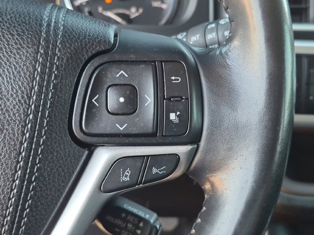 Used 2017 Toyota Highlander Limited AWD/4WD image 20