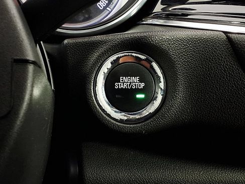 Used 2018 Buick Regal Essence FWD image 17