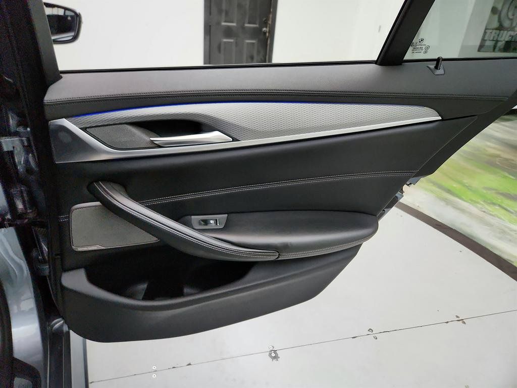 Used 2020 BMW M550i xDrive AWD/4WD image 31