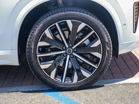 Certified 2026 Volvo XC90 B6 Plus AWD/4WD image 10