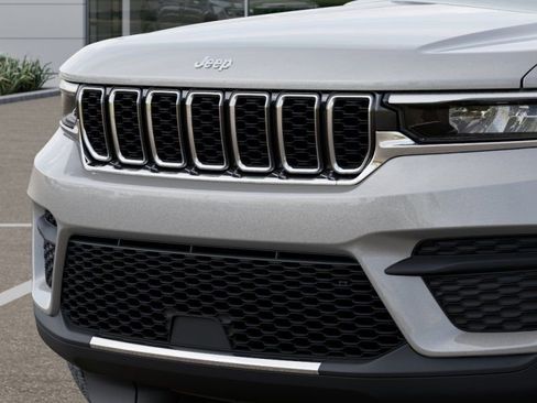 New 2025 Jeep Grand Cherokee Laredo w/ Luxury Tech Group I image 12