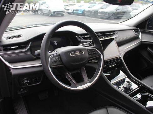 Used 2023 Jeep Grand Cherokee L Limited AWD/4WD image 13