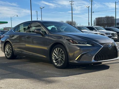 Used 2019 Lexus ES 300h w/ Luxury Package image 13