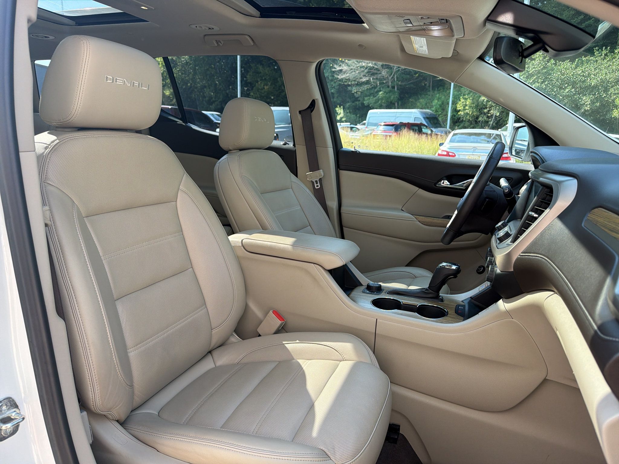 Used 2019 GMC Acadia Denali w/ Technology Package FWD image 22