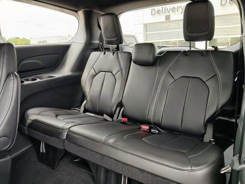 New 2026 Chrysler Pacifica Select w/ S Appearance Package FWD image 13