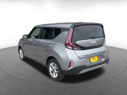 Used 2025 Kia Soul LX w/ LX Technology Package FWD image 11