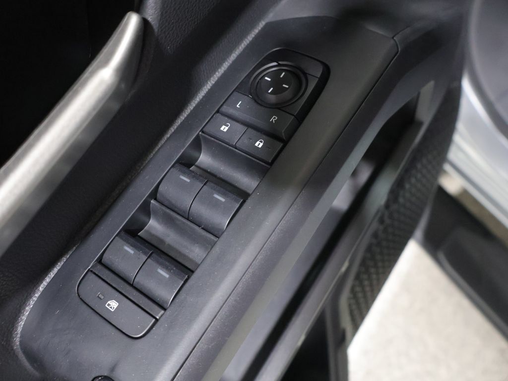 Used 2025 Toyota Tacoma TRD Off-Road AWD/4WD image 15