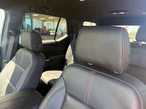 Used 2023 Chevrolet Traverse RS FWD image 10
