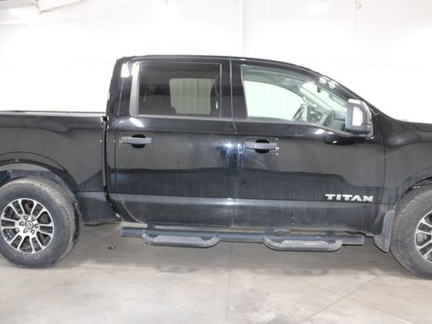 Used 2022 Nissan Titan SV w/ SV Convenience Package image 11