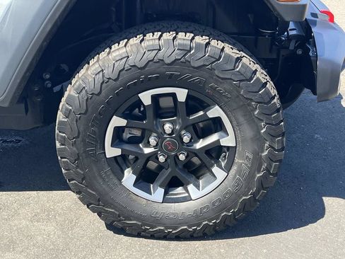 Used 2026 Jeep Wrangler Unlimited Rubicon AWD/4WD image 29