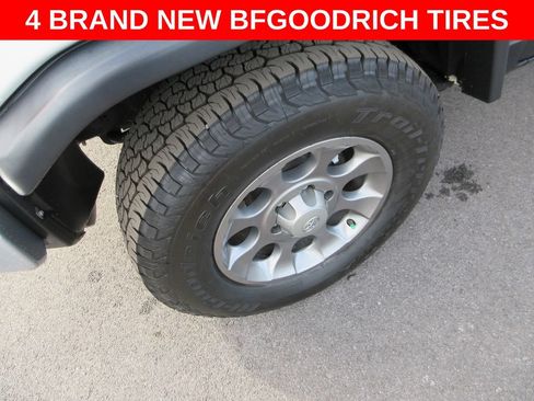 Used 2011 Toyota FJ Cruiser 4WD w/ Convenience Pkg image 2