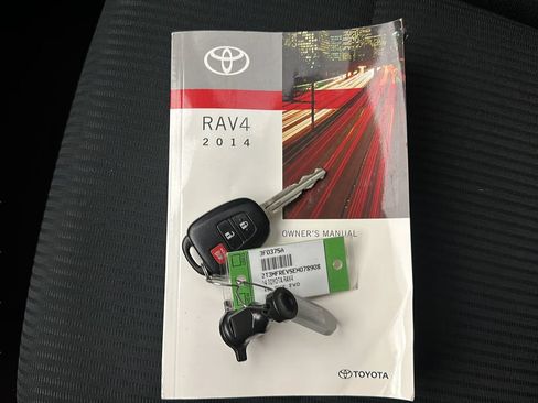 Used 2014 Toyota RAV4 XLE FWD image 29