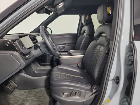 Used 2024 Rivian R1S Adventure image 20