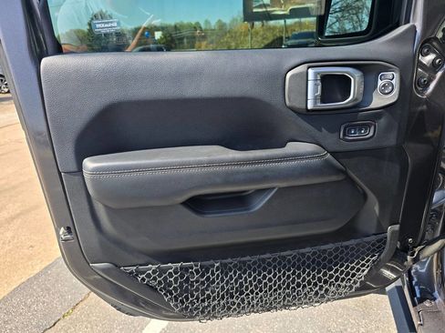 Used 2018 Jeep Wrangler Unlimited Sahara image 15