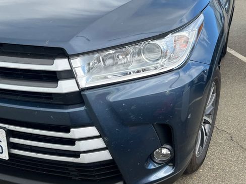 Used 2019 Toyota Highlander XLE image 11