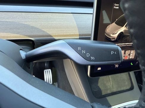 Used 2022 Tesla Model Y Performance image 36