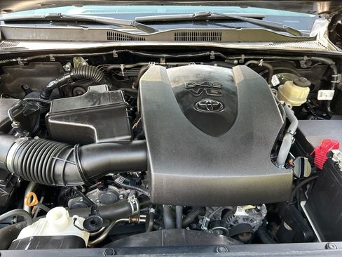 Used 2018 Toyota Tacoma SR5 image 27