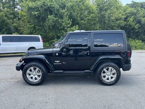 Used 2015 Jeep Wrangler Sahara w/ Connectivity Group AWD/4WD image 3