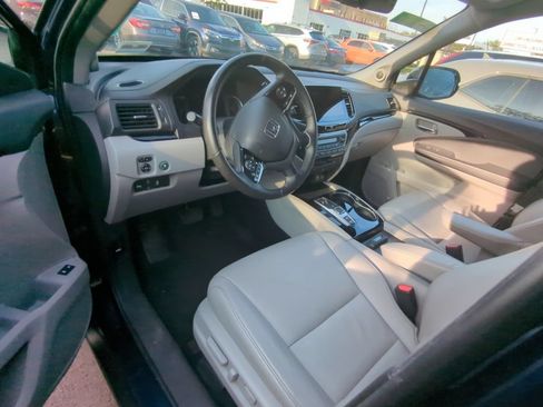 Used 2019 Honda Pilot Touring image 7