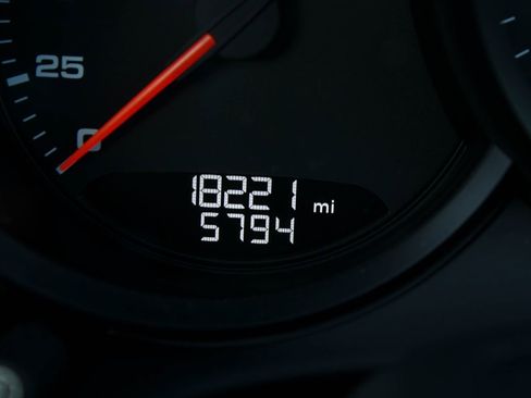 Used 2018 Porsche 718 Boxster RWD image 25