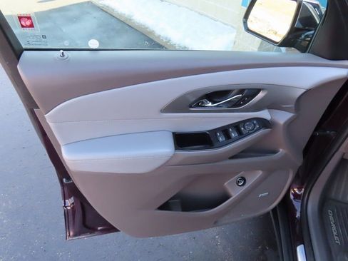 Used 2018 Chevrolet Traverse LT image 24