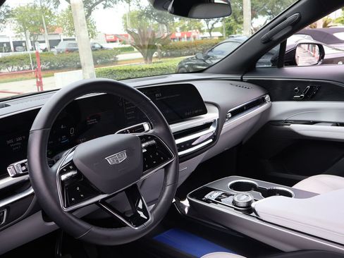 Used 2025 Cadillac Lyriq Luxury RWD image 33