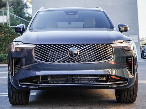 New 2026 Volvo XC90 B5 Plus w/ Protection Package image 2