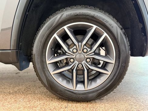 Used 2019 Jeep Grand Cherokee Limited AWD/4WD image 25
