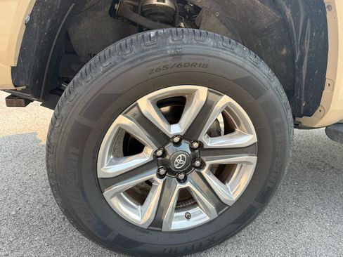 Used 2017 Toyota Tacoma Limited w/ Tow Package AWD/4WD image 9