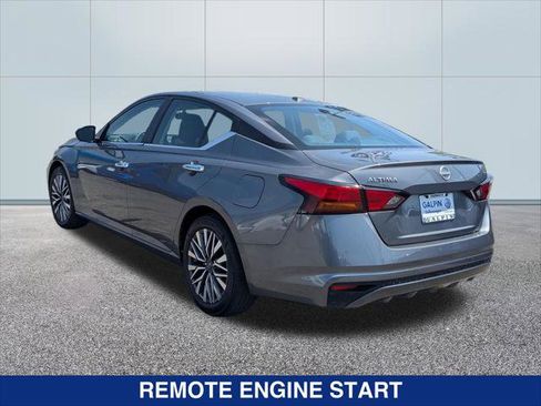 Used 2024 Nissan Altima 2.5 SV FWD image 3