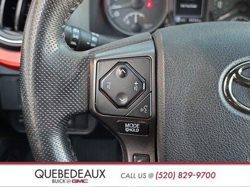 Used 2018 Toyota Tacoma TRD Off-Road w/ Technology Package AWD/4WD image 17