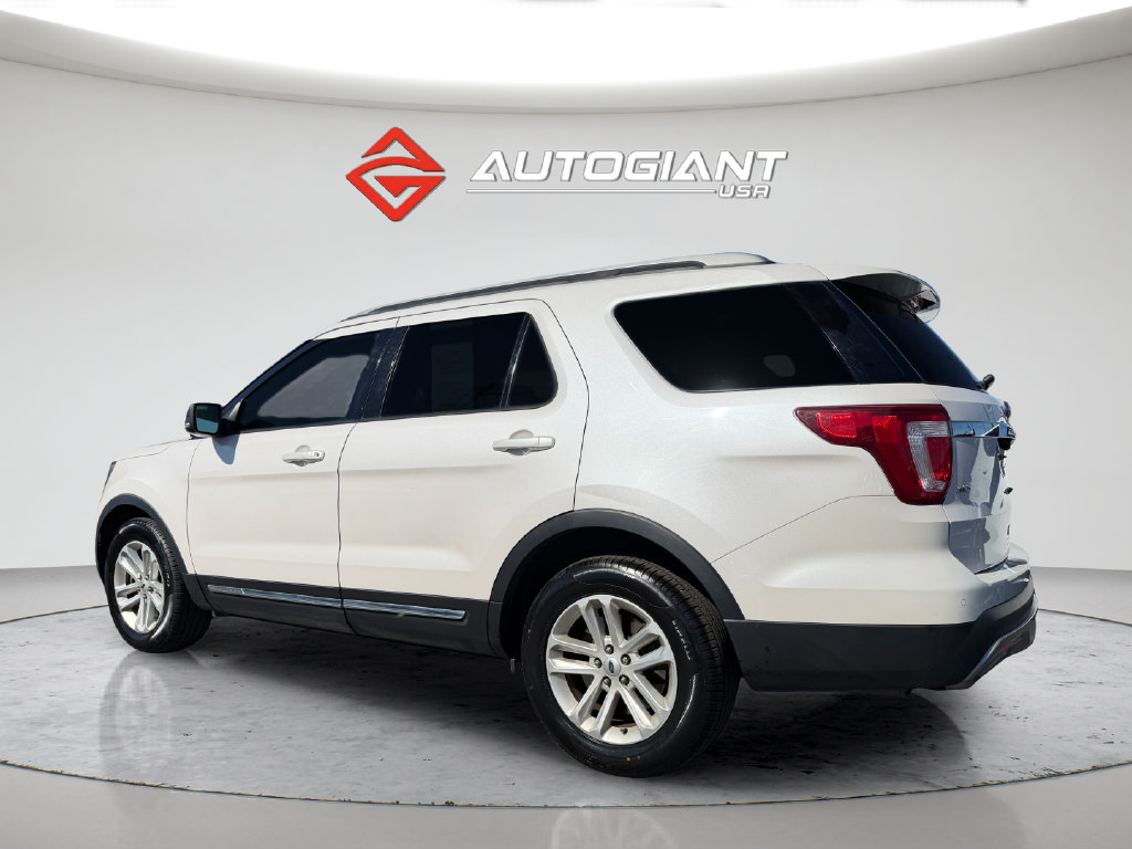 Used 2017 Ford Explorer XLT w/ Equipment Group 202A FWD image 4